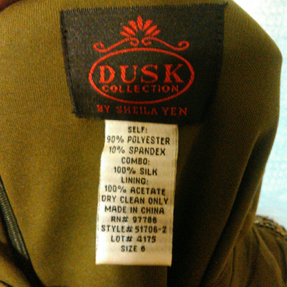 Formal dress - Picture 4 of 4